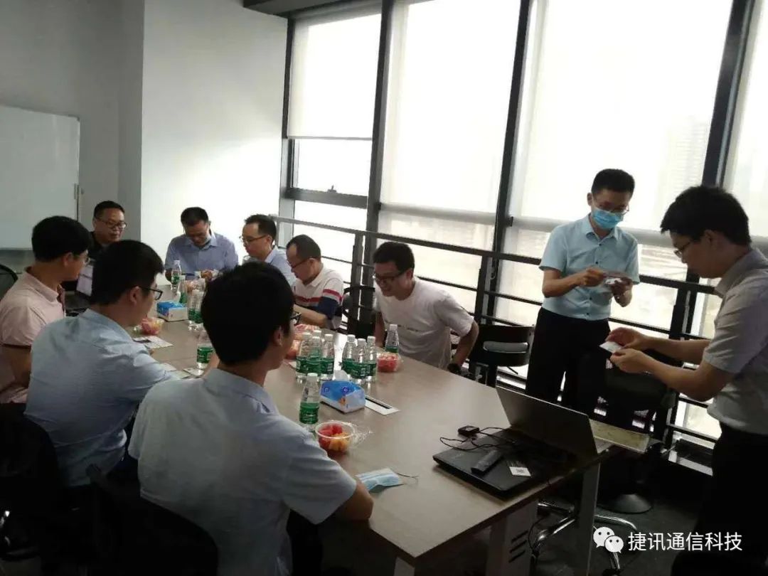 電(dian)話(hua)呼叫中(zhong)心係(xi)統